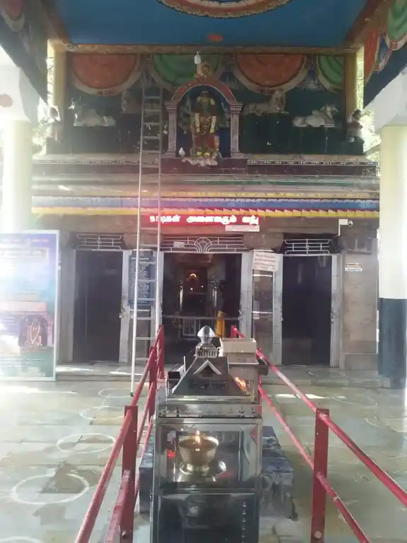 Arulmigu Kattupathirakalliamman Temple, Vengadasamuthiram - 625706 அருள்மிகு காட்டுப்பாத்திரக்காளியம்மன் திருக்கோவில், வேங்கடசமுத்திரம் - 625706, Madurai - Ancient Temple Architecture and History Image 4