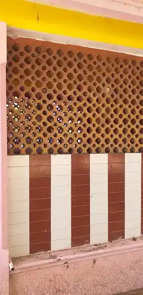 Arulmigu Kavadipirai Subramaniyasamy Temple, Kulasekarapattanam - 628206 அருள்மிகு காவடிபிறை சுப்பிரமணியசுவாமி திருக்கோயில், Kulasekarapattanam - 628206, Thoothukudi - Ancient Temple Architecture and History Image 2