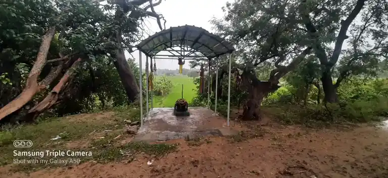 Arulmigu Kavundankulam Kannimaar Temple, Madur - 624306 அருள்மிகு கவுண்டன்குளம் கன்னிமார் கோயில், Madur - 624306, Dindigul - Ancient Temple Architecture and History Image 2