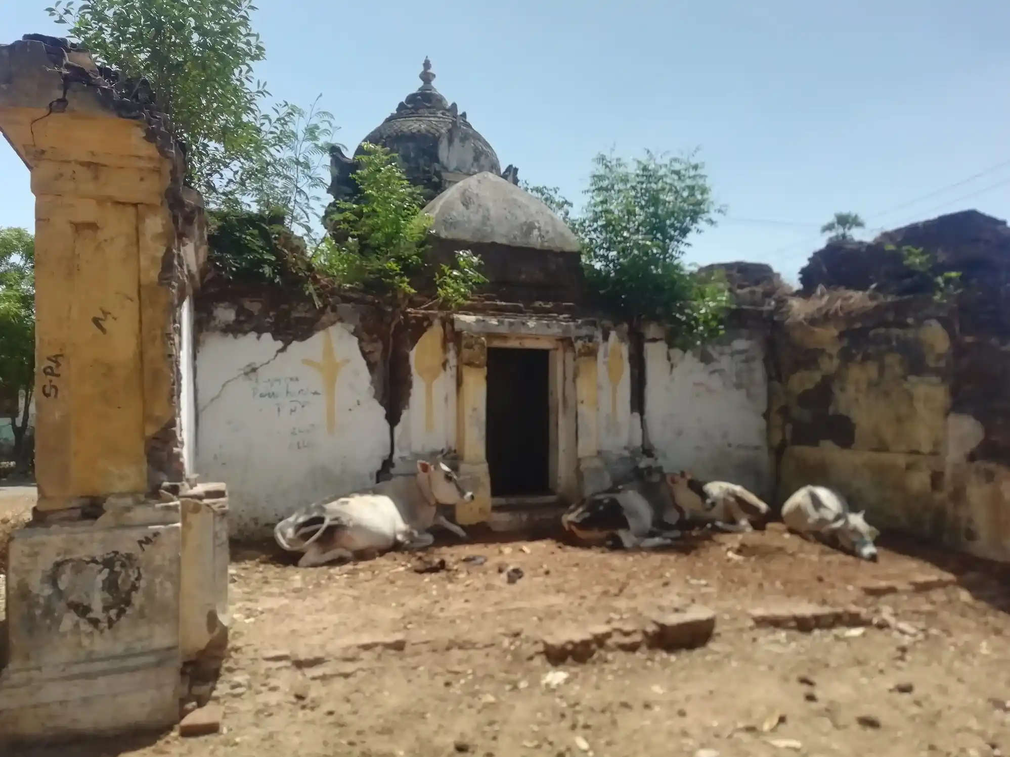 Arulmigu Kazhaniappa Ayyanar Temple, Vadakarai - 609701 Temple