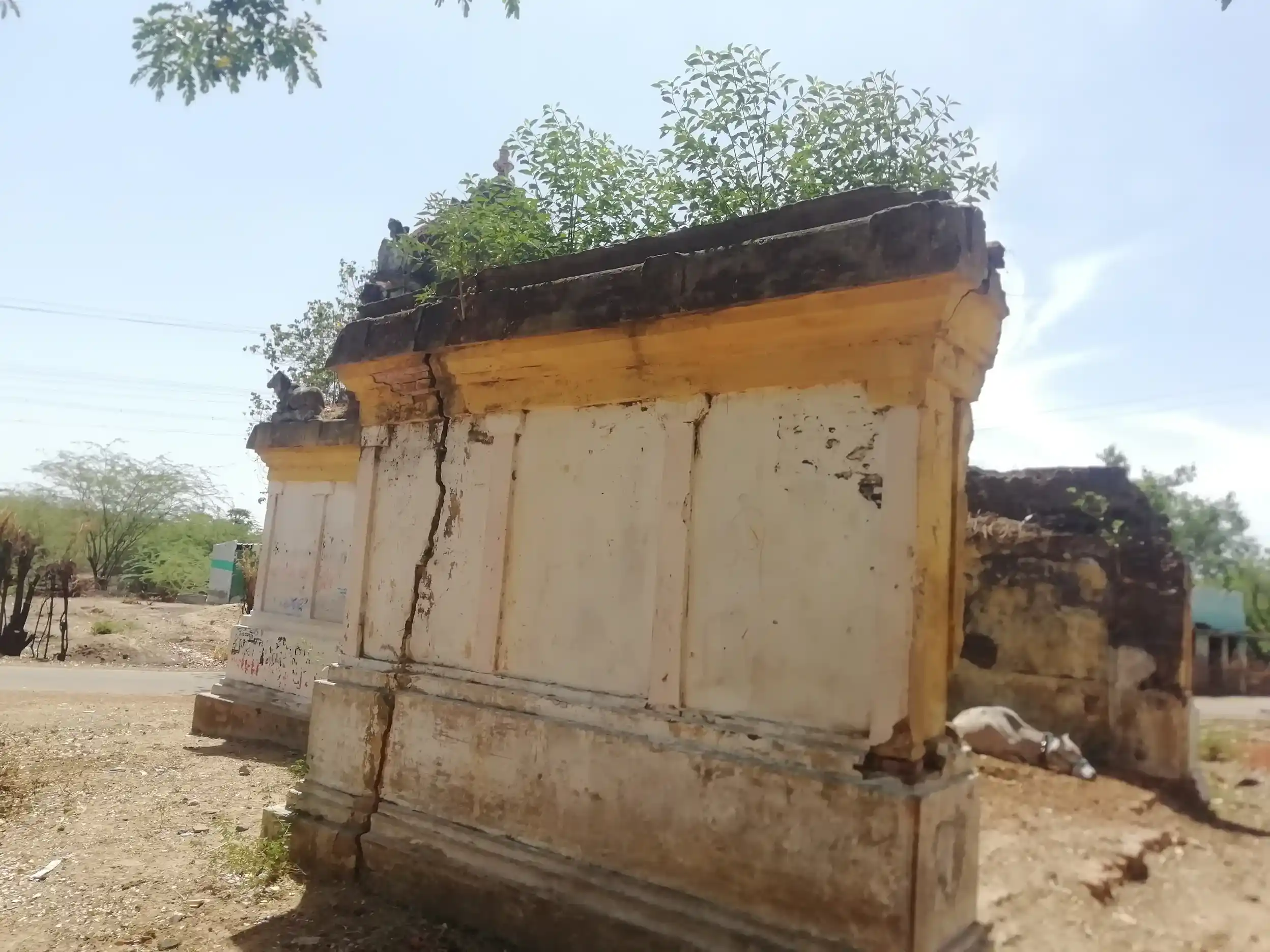 Arulmigu Kazhaniappa Ayyanar Temple, Vadakarai - 609701 அருள்மிகு கழனியப்ப அய்யனார் திருக்கோயில், Vadakarai - 609701, Nagapattinam - Ancient Temple Architecture and History Image 4