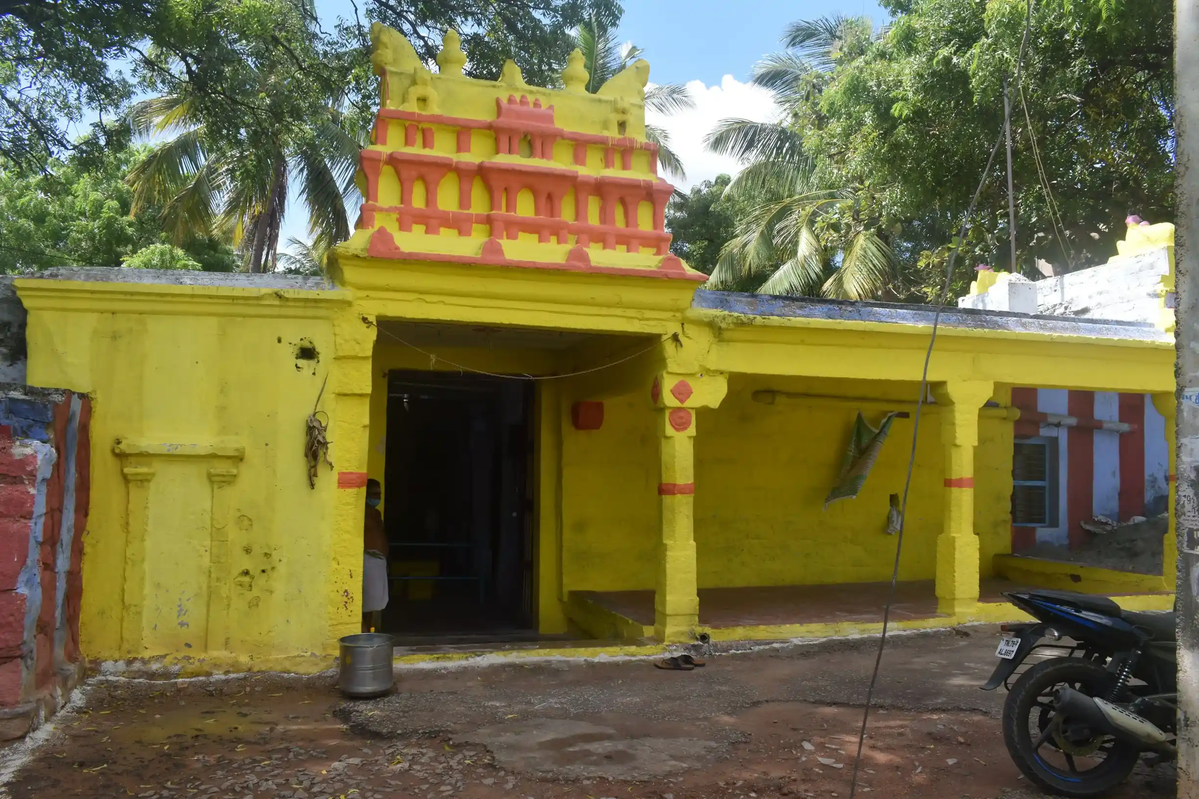 Arulmigu Keezha Mutharamman Temple, Melapuliyur - 627811 அருள்மிகு கீழமுத்தாரம்மன் திருக்கோயில், Melapuliyur - 627811, Tenkasi - Ancient Temple Architecture and History Image 4