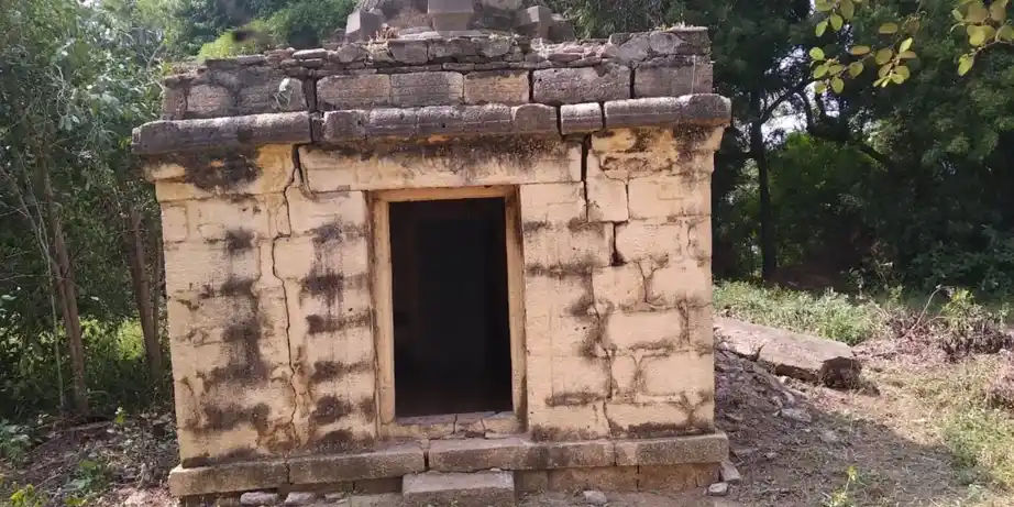 Arulmigu Kelamadam Samathi, Aduthurai - 621108 அருள்மிகு மேல மடம், Aduthurai - 621108, Perambalur - Ancient Temple Architecture and History Image 6