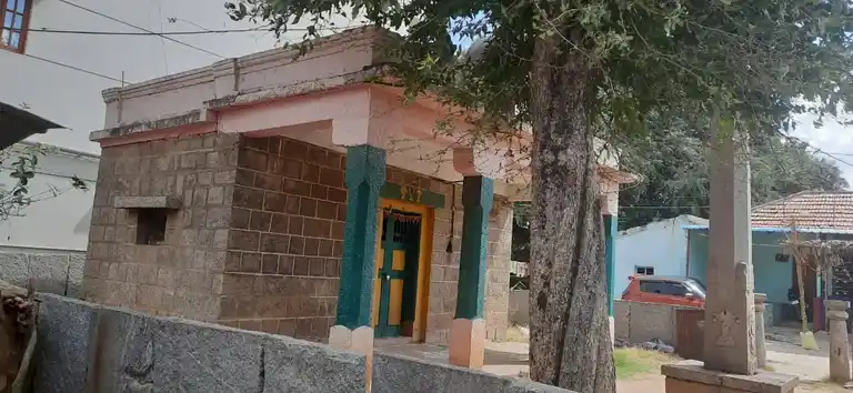 Arulmigu Kerigai Devar Temple, Koosthalapalli - 635103 Arulmigu Kerigai Devar Temple, கூஸ்தானப்பள்ளி - 635103, Krishnagiri - Ancient Temple Architecture and History Image 3