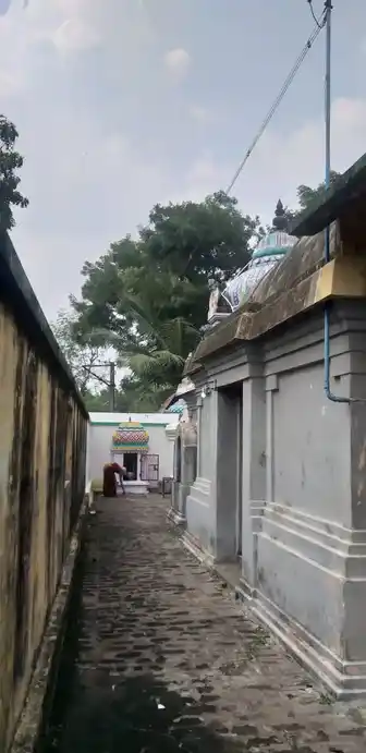 Arulmigu Kirubalanatha Swamy And Varadharaja Perumal Temple, Puthamangalam - 609202 அருள்மிகு கிருபாலநாத சுவாமி திருக்கோயில், Puthamangalam - 609202, Mayiladuthurai - Ancient Temple Architecture and History Image 3