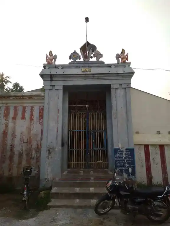 Arulmigu Kirushnaswamy Temple, Near Bus Tand, Nannilam - 610105 Arulmigu Kirushnaswamy Temple, Near Bus Tand, Nannilam - 610105, Thiruvarur - Ancient Temple Architecture and History Image 4