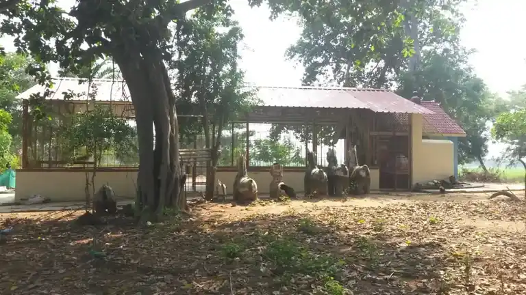 Arulmigu Kodaimugi Ayyanar Temple, Kulichppattu - 613501 அருள்மிகு கொடைமுகி அய்யனார் திருக்கோயில், Kulichppattu - 613501, Thanjavur - Ancient Temple Architecture and History Image 2