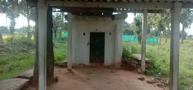 Arulmigu Kodakaarapalli Thimmarayaswamy Temple, Ayarnapalli - 635119 அருள்மிகு கொடக்காரப்பள்ளி திம்மராயசாமி திருக்கோயில், Ayarnapalli - 635119, Krishnagiri - Ancient Temple Architecture and History Image 4