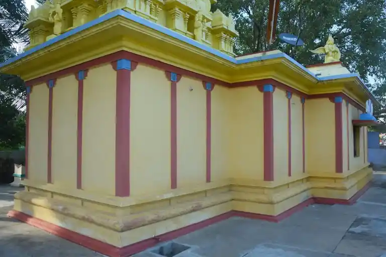 Arulmigu Kodhandaramar Temple, Pappireddypatty Road, Kadathur - 635303 அருள்மிகு கோதண்டராமசுவாமி திருக்கோயில், பாப்பிரெட்டிப்பட்டி ரோடு, கடத்தூர் - 635303, Dharmapuri - Ancient Temple Architecture and History Image 4