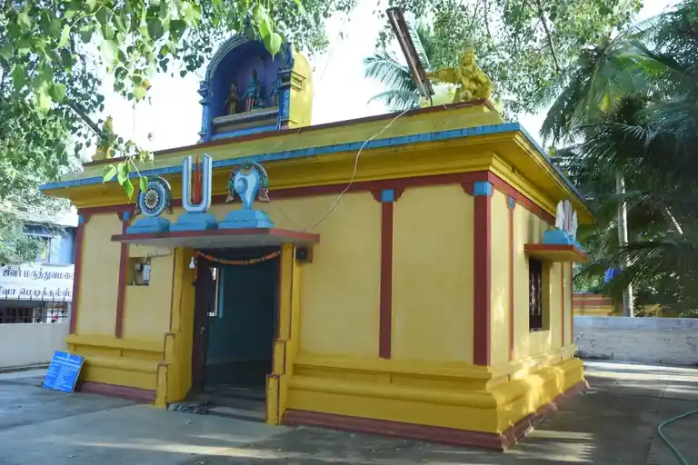Arulmigu Kodhandaramar Temple, Pappireddypatty Road, Kadathur - 635303 அருள்மிகு கோதண்டராமசுவாமி திருக்கோயில், பாப்பிரெட்டிப்பட்டி ரோடு, கடத்தூர் - 635303, Dharmapuri - Ancient Temple Architecture and History Image 7