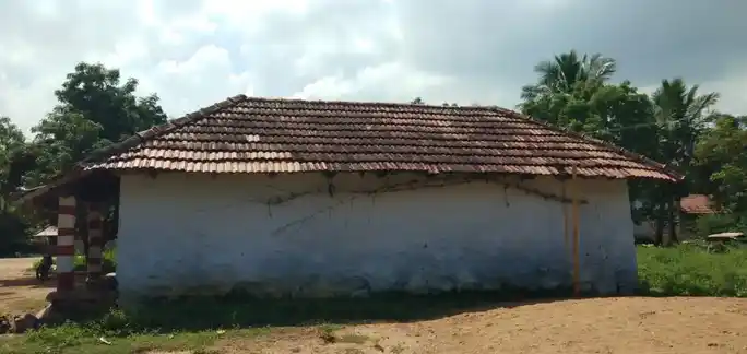 Arulmigu Kodikkara Mariyamman Temple, Karattupatty - 621313 அருள்மிகு கொடிக்கார மாரியம்மன் திருக்கோயில், Karattupatty - 621313, Karur - Ancient Temple Architecture and History Image 2