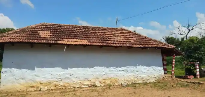 Arulmigu Kodikkara Mariyamman Temple, Karattupatty - 621313 அருள்மிகு கொடிக்கார மாரியம்மன் திருக்கோயில், Karattupatty - 621313, Karur - Ancient Temple Architecture and History Image 4