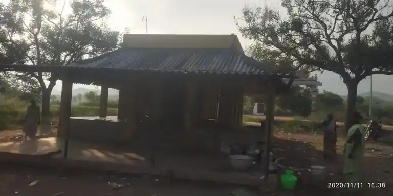 Arulmigu Kolapadi Mariamman Temple, Neruppur - 636810 அருள்மிகு கோலப்பாடி மாரியம்மன் திருக்கோயில், Neruppur - 636810, Dharmapuri - Ancient Temple Architecture and History Image 2