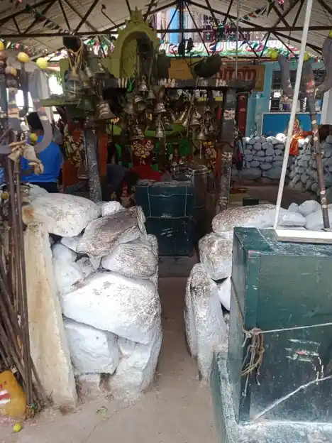 Arulmigu Kollaburiamman Temple, Near Thippampatti Kootu Road, Irumattur - 635202 அருள்மிகு கொல்லாபுரியம்மன் திருக்கோயில், Near Thippampatti Kootu Road, இருமத்தூர் - 635202, Dharmapuri - Ancient Temple Architecture and History Image 4