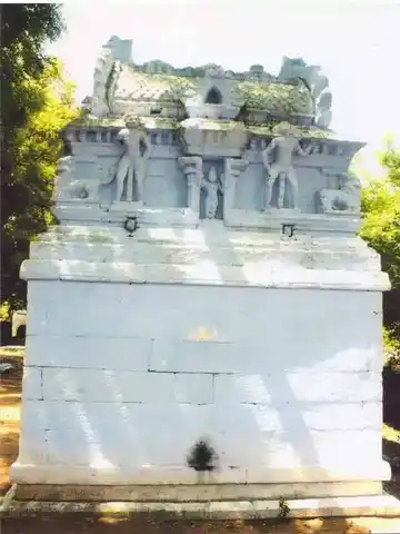 Arulmigu Komalikarai Chellandiamman Thirukoil, K.Mettupalayam - 638452 அருள்மிகு கோமாளிக்கரைசெல்லாண்டியம்மன் திருக்கோயில், K.Mettupalayam - 638452, Erode - Ancient Temple Architecture and History Image 4