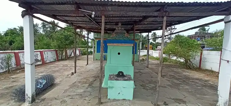 Arulmigu Koneswarasamy (And) Varadharaja Perumal Temple, Vidhuvanmanaikkal - 614713 அருள்மிகு கோனேஸ்வரசுவாமி மற்றும் வரதராஜப்பெருமாள் திருக்கோயில், Vidhuvanmanaikkal - 614713, Thiruvarur - Ancient Temple Architecture and History Image 4