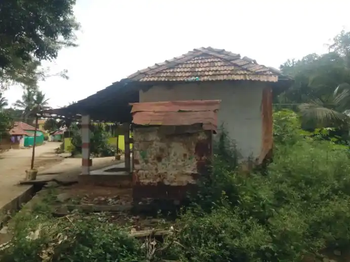 Arulmigu Kongusetti Karagamariamman Temple, Andevanapalli - 635107 அருள்மிகு கொங்குசெட்டி கரகமாரியம்மன் திருக்கோயில், அந்தேவனப்பள்ளி - 635107, Krishnagiri - Ancient Temple Architecture and History Image 2