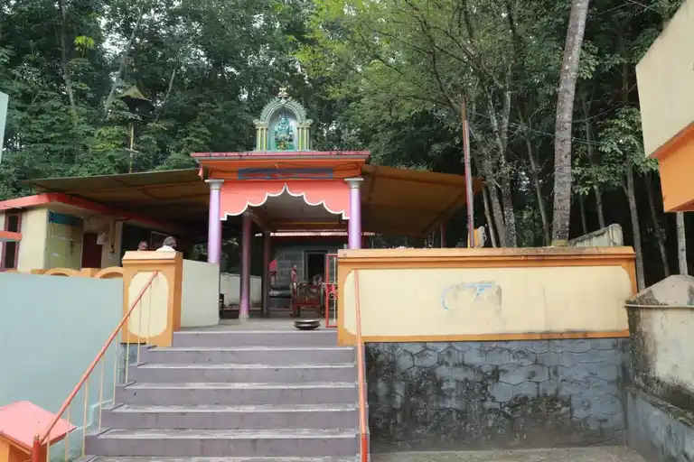 Arulmigu Koodaithookki Sastha Temple, Koodaithookki, Kulasekharam - 629161 Arulmigu Koodaithookki Sastha Temple, Koodaithookki, குலசேகரம் - 629161, Kanyakumari - Ancient Temple Architecture and History Image 3