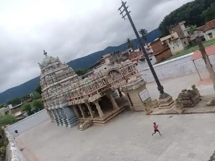 Arulmigu Koodal Azhagiyaperumal Temple, Keelagudalur - 625518 அருள்மிகு கூடல் அழகியப் பெருமாள் திருக்கோயில், கீழக்கூடலூர் - 625518, Theni - Ancient Temple Architecture and History Image 4