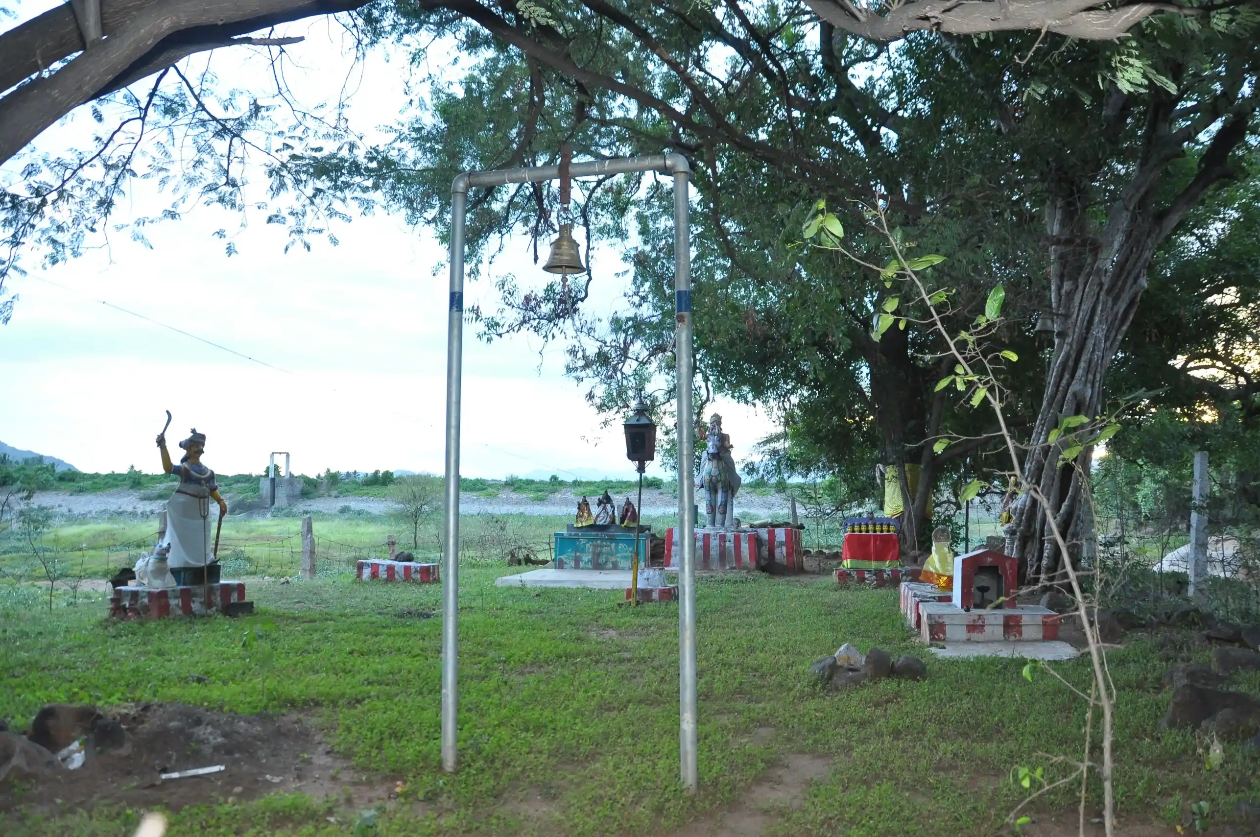Arulmigu Koombai Ayyanaar Temple, A.Vellodu - 624307 அருள்மிகு கோம்பை அய்யனார் கோயில், A.Vellodu, A.Vellodu - 624307, Dindigul - Ancient Temple Architecture and History Image 6
