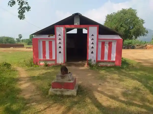 Arulmigu Koothandavar And Manjiamman Temple, Kammasamutram - 632319 அருள்மிகு கூத்தாண்டவர் மஞ்சியம்மன் திருக்கோயில், கம்மசமுத்திரம் - 632319, Vellore - Ancient Temple Architecture and History Image 3