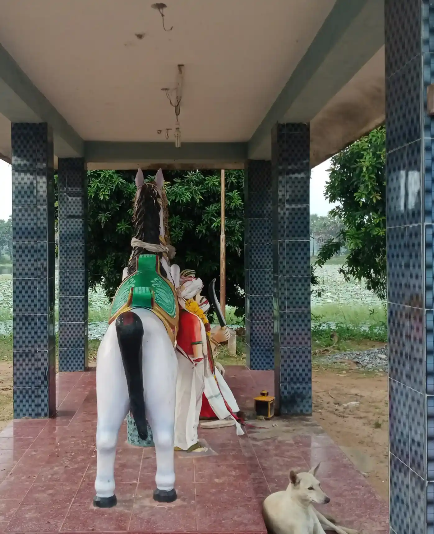 Arulmigu Koothaperumal Ayyanar Temple, Peraiyur - 614018 அருள்மிகு கூத்தபெருமாள் திருக்கோயில், Peraiyur, Peraiyur - 614018, Thiruvarur - Ancient Temple Architecture and History Image 2
