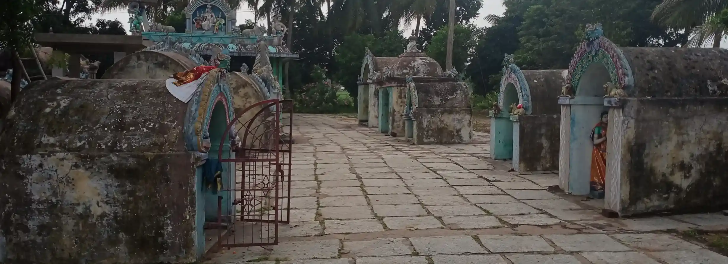 Arulmigu Koothaperumal Ayyanar Temple, Peraiyur - 614018 அருள்மிகு கூத்தபெருமாள் திருக்கோயில், Peraiyur, Peraiyur - 614018, Thiruvarur - Ancient Temple Architecture and History Image 3