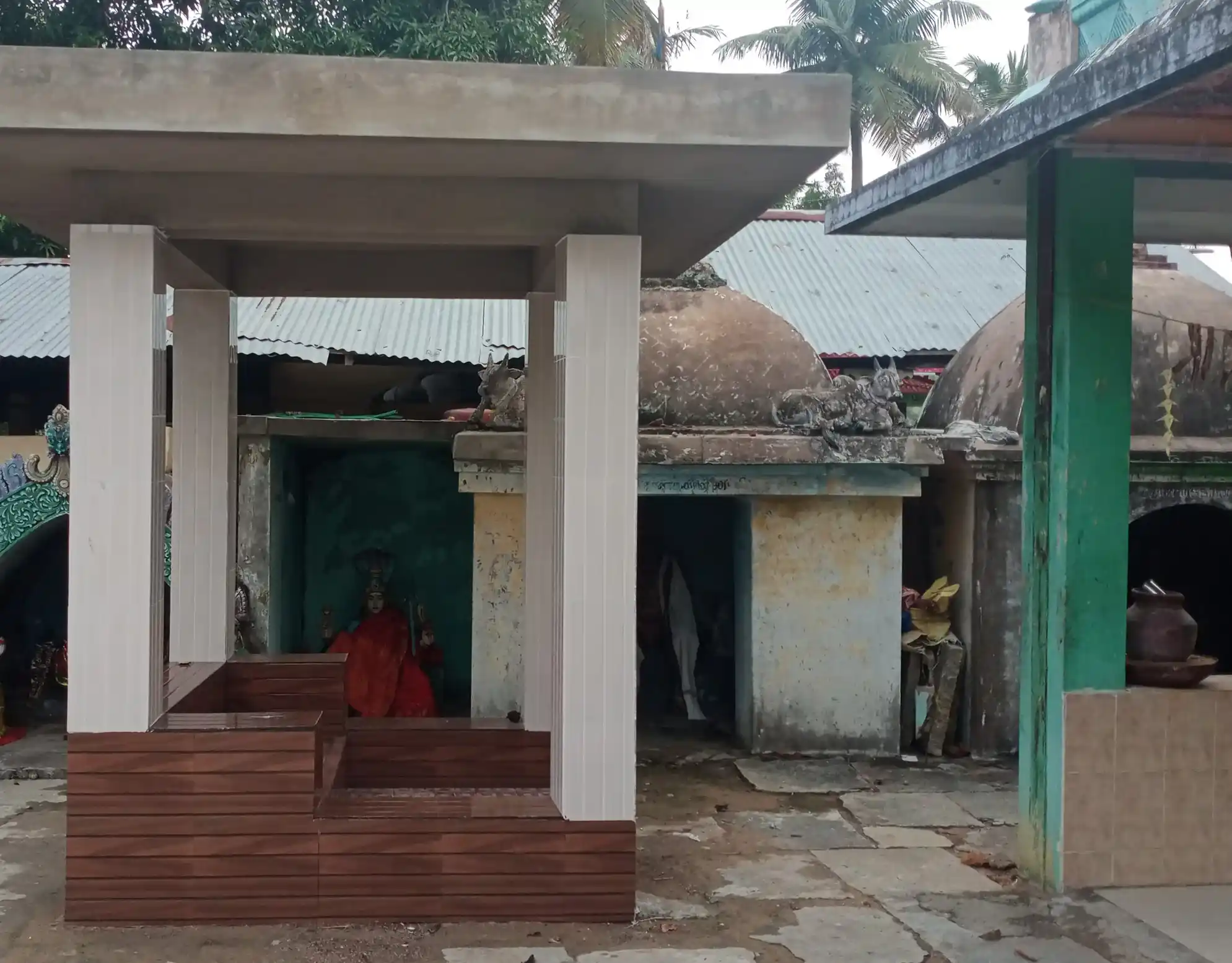 Arulmigu Koothaperumal Ayyanar Temple, Peraiyur - 614018 அருள்மிகு கூத்தபெருமாள் திருக்கோயில், Peraiyur, Peraiyur - 614018, Thiruvarur - Ancient Temple Architecture and History Image 4