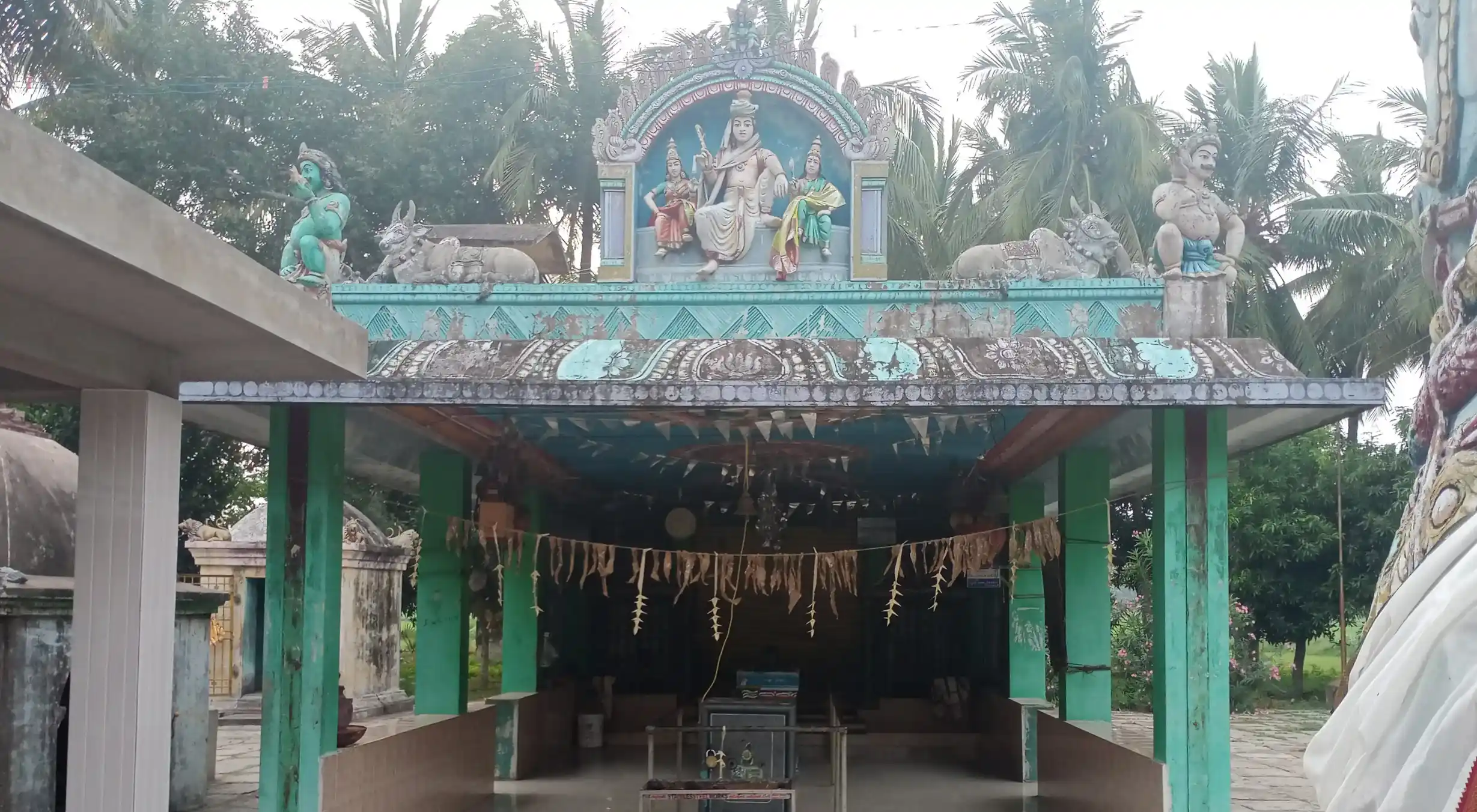 Arulmigu Koothaperumal Ayyanar Temple, Peraiyur - 614018 அருள்மிகு கூத்தபெருமாள் திருக்கோயில், Peraiyur, Peraiyur - 614018, Thiruvarur - Ancient Temple Architecture and History Image 5
