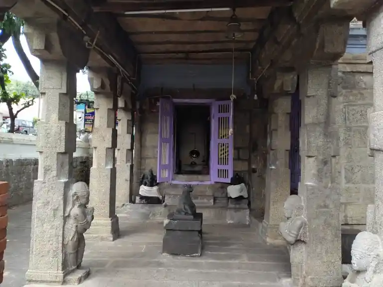 Arulmigu Koothar Kovil, Courtallam - 627802 Arulmigu Koothar Kovil, Courtallam - 627802, Tenkasi - Ancient Temple Architecture and History Image 2