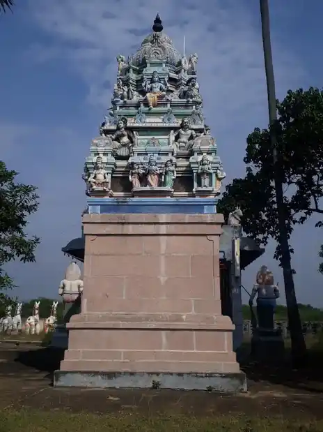 Arulmigu Koothinikkattu Ayyanar Temple, E.Pandangudi, E.Pandangudi - 625103 அருள்மிகு கூத்தினிக்காட்டு அய்யனார் கோயில், E.Pandangudi, E.Pandangudi - 625103, Madurai - Ancient Temple Architecture and History Image 2