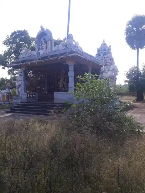 Arulmigu Koothinikkattu Ayyanar Temple, E.Pandangudi, E.Pandangudi - 625103 அருள்மிகு கூத்தினிக்காட்டு அய்யனார் கோயில், E.Pandangudi, E.Pandangudi - 625103, Madurai - Ancient Temple Architecture and History Image 5