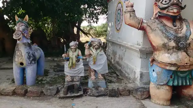 Arulmigu Kootthinipatti Karuppar Temple, Irumpaali - 622101 அருள்மிகு கூத்தினிப்பட்டி கருப்பர் திருக்கோயில், Irumpaali - 622101, Pudukkottai - Ancient Temple Architecture and History Image 3