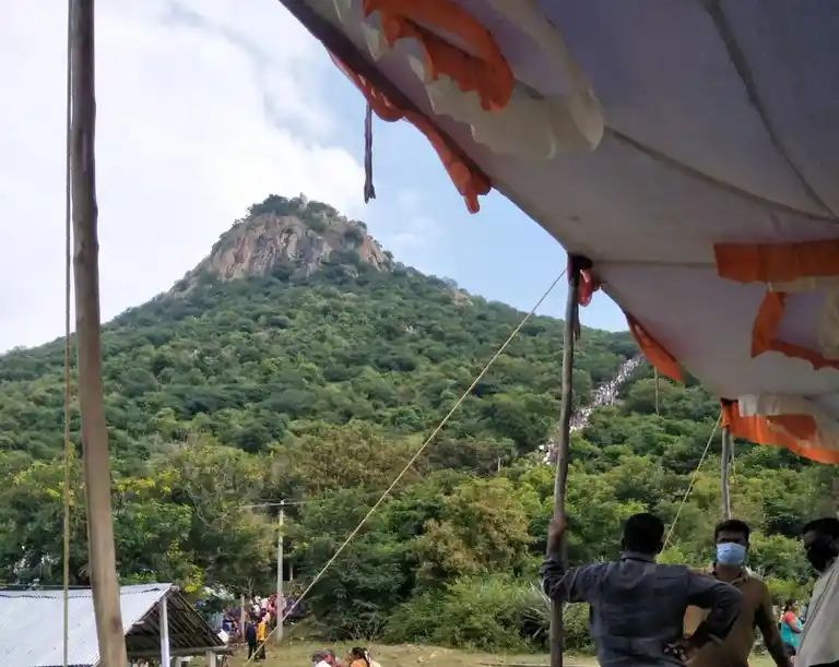 Arulmigu Koppukondaperumal Temple, Koppukondamalai, Chinnamasamudram - 636109 அருள்மிகு கொப்பு கொண்டப் பெருமாள் திருக்கோயில், கொப்புகொண்டமலை, சின்னமச்சமுதரம் - 636109, Salem - Ancient Temple Architecture and History Image 4