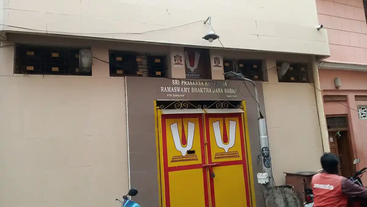 Arulmigu Kothandaramar Swamy Temple, Thiruvallicani, Chennai - 600005 அருள்மிகு கோதண்டராமர் சுவாமி திருக்கோயில், திருவல்லிக்கேணி, சென்னை - 600005, Chennai - Ancient Temple Architecture and History Image 4