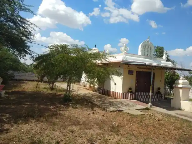 Arulmigu Kothandaramaswamy Temple, Sanapiratti - 639004 அருள்மிகு கோதண்டராமசுவாமி திருக்கோயில்,  - 639004, Karur - Ancient Temple Architecture and History Image 3