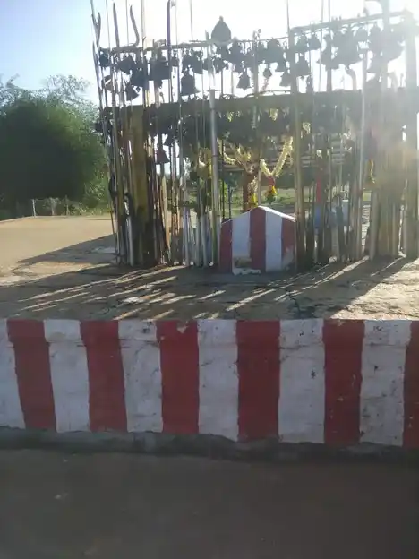 Arulmigu Kottai Karuppannasamy Temple, P. Viralipatti - 624202 அருள்மிகு கோட்டைக்கருப்பணசாமி திருக்கோவில், ப.விராலிப்பட்டி - 624202, Dindigul - Ancient Temple Architecture and History Image 5