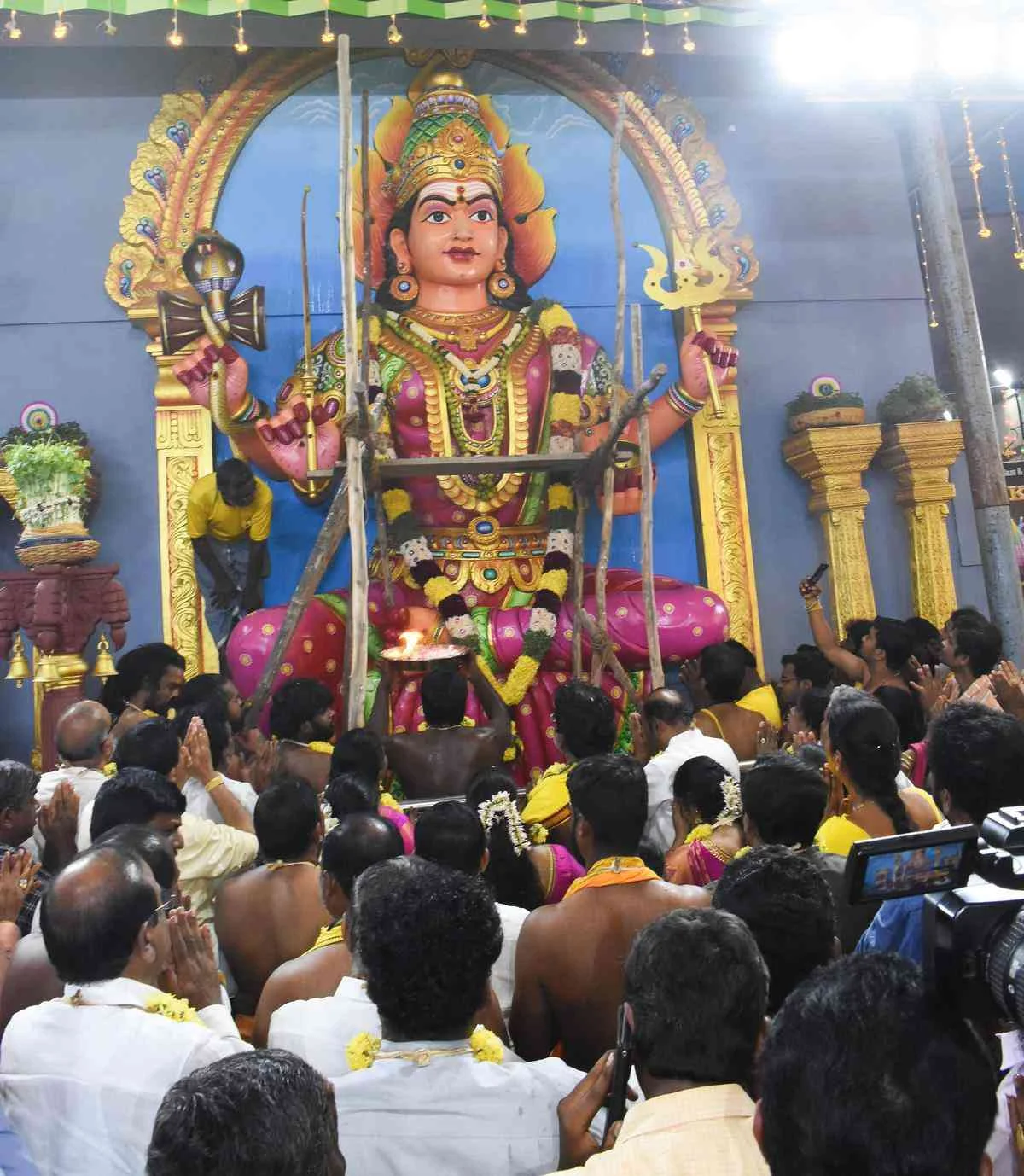 அருள்மிகு கோட்டை மாரியம்மன் திருக்கோயில், Town Bus Stand, Salem - 636001