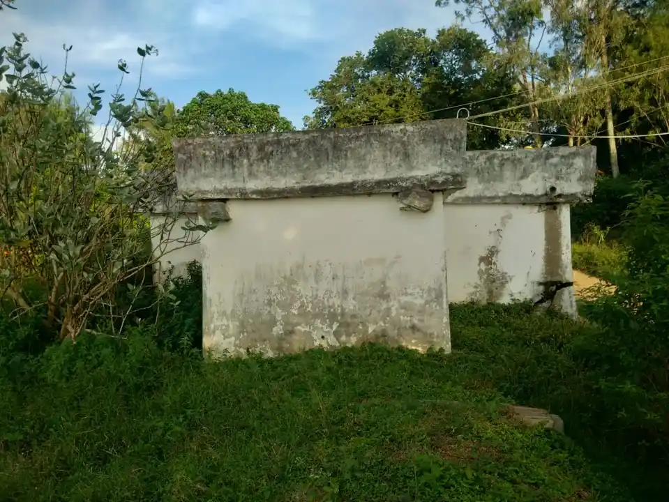 Arulmigu Kottaian Basuveswarar Temple, Kothanur, Thally - 635118 அருள்மிகு கோட்டையன் அக்ரஹாரம் பசுவேஸ்வரர் திருக்கோயில், Kothanur, Thally - 635118, Krishnagiri - Ancient Temple Architecture and History Image 2
