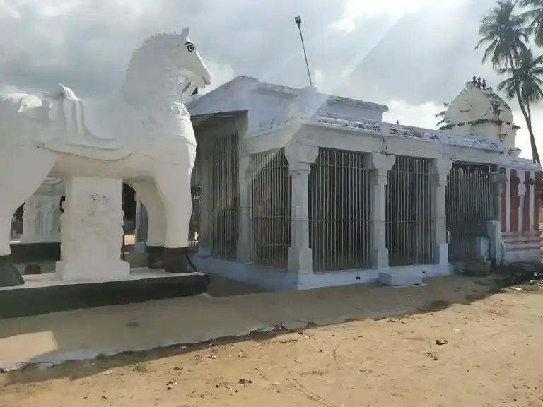 Arulmigu Kottaimariamman Temple, Nanjai Kolanalli, Kodumudi - 638154 அருள்மிகு கோட்டைமாரியம்மன் திருக்கோயில், Nanjai Kolanalli, Kodumudi - 638154, Erode - Ancient Temple Architecture and History Image 3