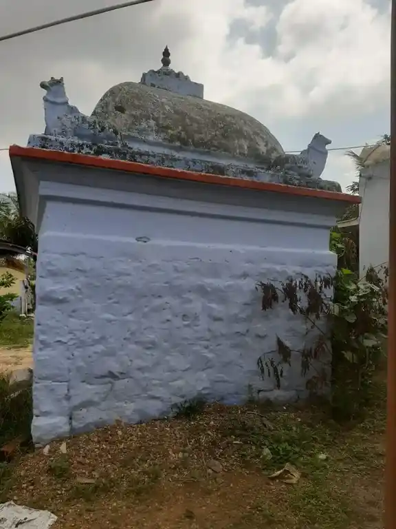 Arulmigu Krishnan Temple, Maniyakaranpatti - 624702 அருள்மிகு கிருஷ்ணன் கோயில், Maniyakaranpatti - 624702, Dindigul - Ancient Temple Architecture and History Image 2