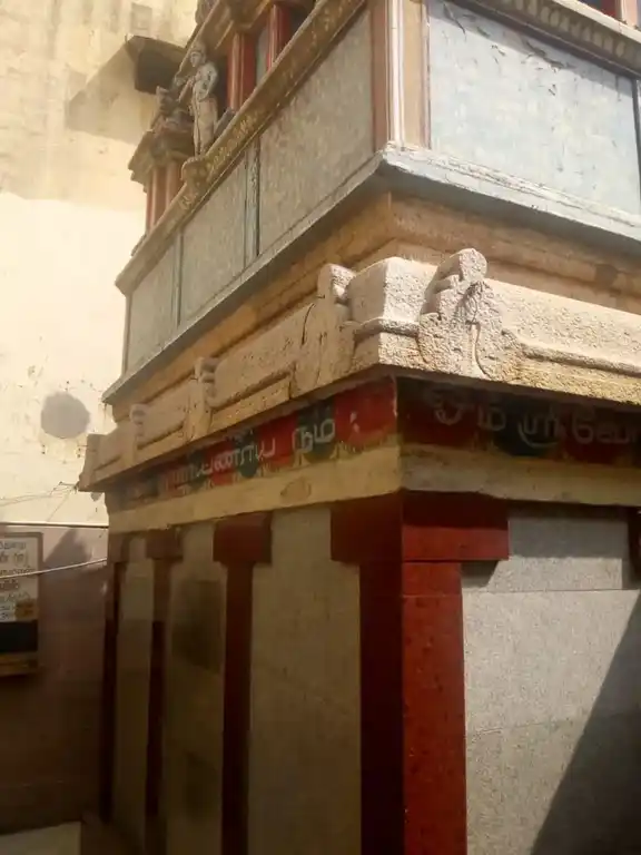 Arulmigu Krishnan@Vengatesaperumal, Near Chatram Bus Stand, Thiruchirappalli - 620002 Arulmigu Krishnan@Vengatesaperumal, Near Chatram Bus Stand, Thiruchirappalli - 620002, Thiruchirappalli - Ancient Temple Architecture and History Image 4