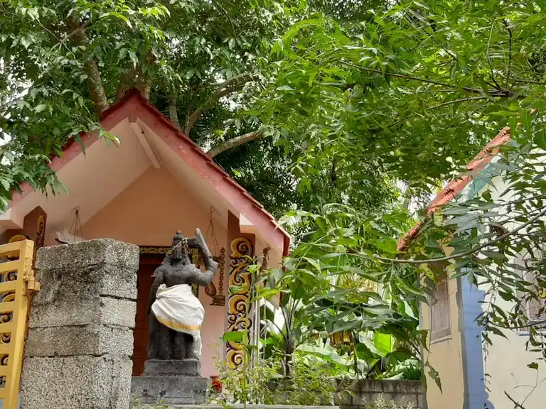 Arulmigu Krishnasamy Temple, Kuzhivilai, Padanthalumoodu - 629152 அருள்மிகு கிருஷ்ணசாமி திருக்கோயில், Kuzhivilai, Padanthalumoodu - 629152, Kanyakumari - Ancient Temple Architecture and History Image 3