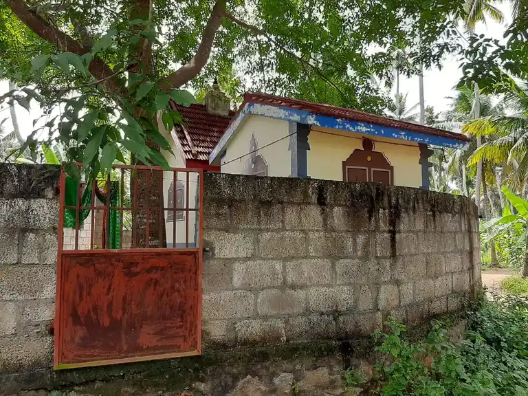 Arulmigu Krishnasamy Temple, Kuzhivilai, Padanthalumoodu - 629152 அருள்மிகு கிருஷ்ணசாமி திருக்கோயில், Kuzhivilai, Padanthalumoodu - 629152, Kanyakumari - Ancient Temple Architecture and History Image 5