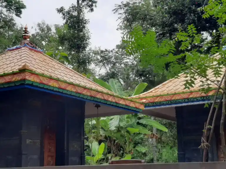 Arulmigu Krishnasamy Temple, Medhukummal, Athancode - 629165 அருள்மிகு கிருஷ்ணசாமி திருக்கோயில், Medhukummal, Athancode - 629165, Kanyakumari - Ancient Temple Architecture and History Image 3