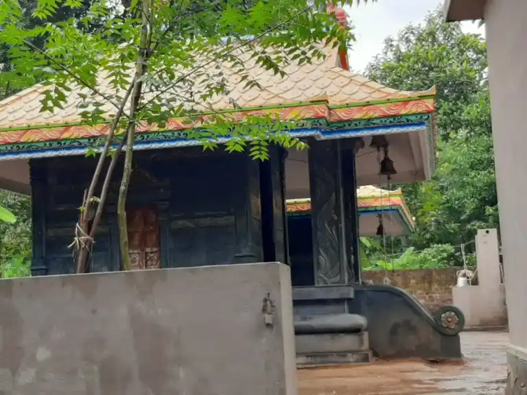 Arulmigu Krishnasamy Temple, Medhukummal, Athancode - 629165 அருள்மிகு கிருஷ்ணசாமி திருக்கோயில், Medhukummal, Athancode - 629165, Kanyakumari - Ancient Temple Architecture and History Image 5