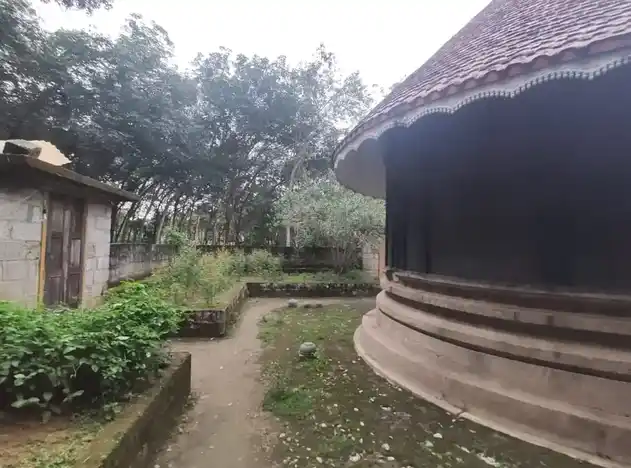 Arulmigu Krishnaswamy Temple, Azhwarkoil - 629175 Arulmigu Krishnaswamy Temple, Azhwarkoil - 629175, Kanyakumari - Ancient Temple Architecture and History Image 4