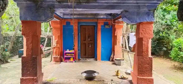 Arulmigu Krishnaswamy Temple, Madavilagam, Iraniel - 629175 Arulmigu Krishnaswamy Temple, Madavilagam, Iraniel - 629175, Kanyakumari - Ancient Temple Architecture and History Image 4