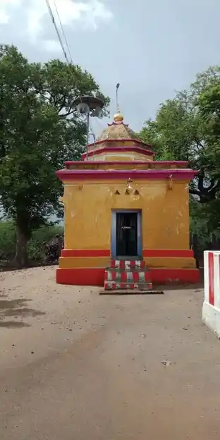 Arulmigu Kuberasundara Vinayagar Temple, Solaimalaiyanpatti - 628907 அருள்மிகு குபேரசுந்தரவிநாயகர் திருக்கோயில், Solaimalaiyanpatti - 628907, Thoothukudi - Ancient Temple Architecture and History Image 2