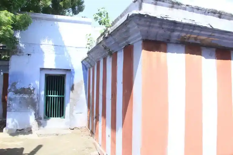 Arulmigu Kudanattamman And Santhana Mariamman Temple, Author Kasba - 628151 அருள்மிகு குடநாட்டம்மன் மற்றும் சந்தனமாரியம்மன் திருக்கோயில், Author Kasba - 628151, Thoothukudi - Ancient Temple Architecture and History Image 2